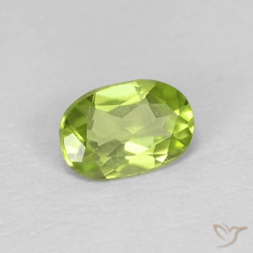 Péridot Vert éclatant naturelle ovale, 0.59 ct, VS