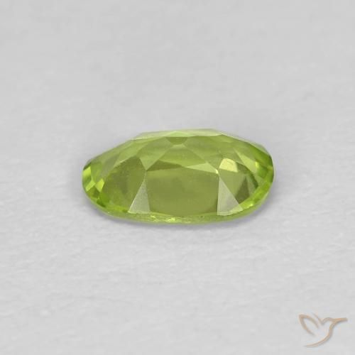 Péridot Vert éclatant naturelle ovale, 0.59 ct, VS