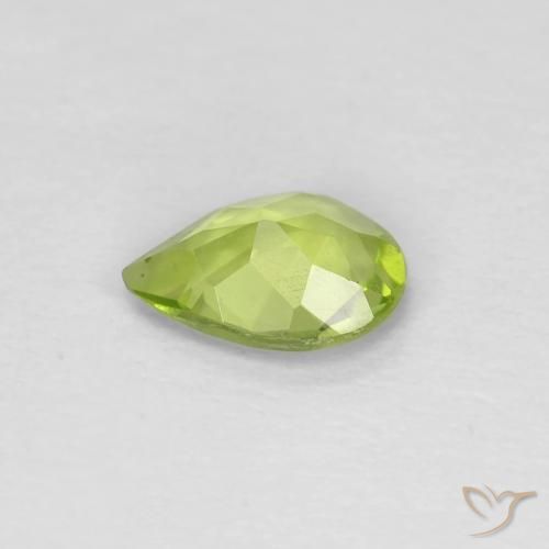 Péridot Vert moyen naturelle En forme de poire, 0.52 ct, VS