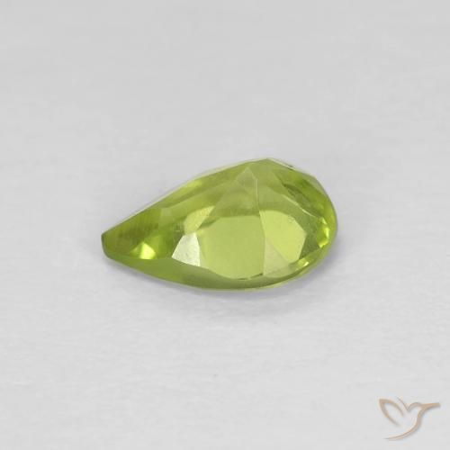Péridot Vert jaunâtre naturelle En forme de poire, 0.64 ct, VVS-VS