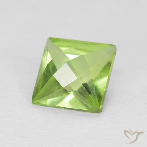 Péridot Vert moyen naturelle Carré, 0.72 ct, VS