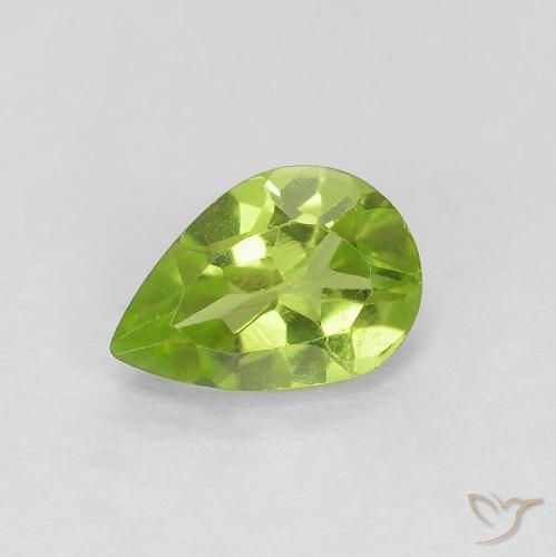 Péridot Vert moyen naturelle En forme de poire, 0.73 ct, VVS-VS
