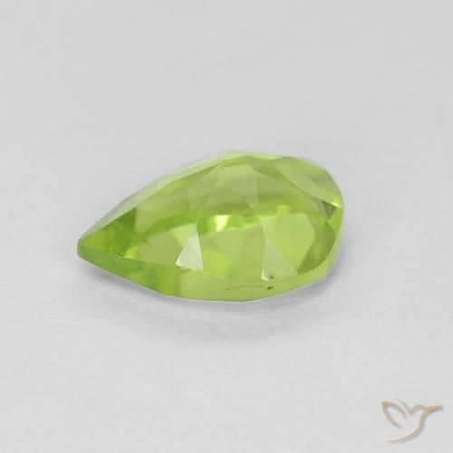 Péridot Vert éclatant naturelle En forme de poire, 0.82 ct, VVS-VS