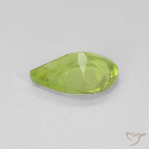 Péridot Vert éclatant naturelle En forme de poire, 0.65 ct, VVS-VS