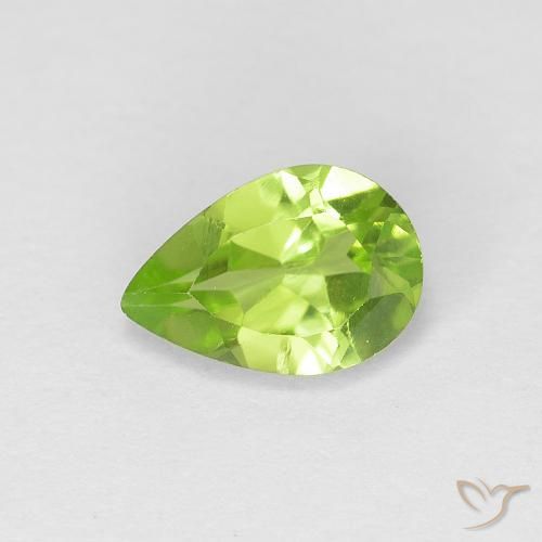 0.72ct Naturel Vert moyen Péridot, En forme de poire, VS