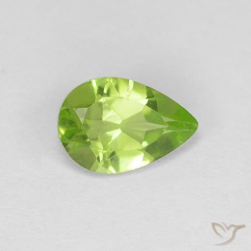 Péridot Vert moyen naturelle En forme de poire, 0.72 ct, VS