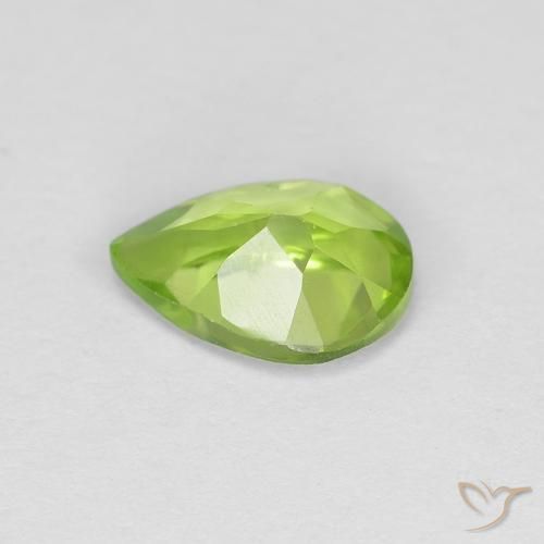Péridot Vert moyen naturelle En forme de poire, 0.72 ct, VS