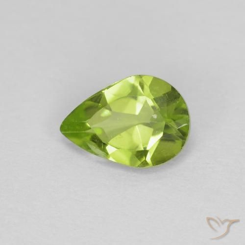 Péridot Vert moyen naturelle En forme de poire, 0.65 ct, VS