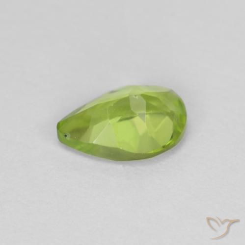 Péridot Vert moyen naturelle En forme de poire, 0.73 ct, VS