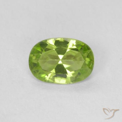 Péridot Vert éclatant naturelle ovale, 0.76 ct, VVS-VS