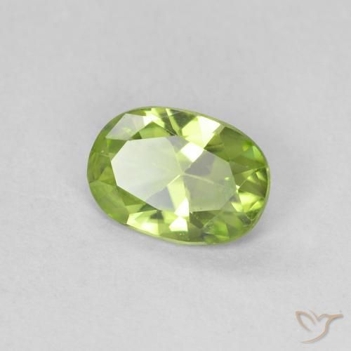 Péridot Vert éclatant naturelle ovale, 0.76 ct, VVS-VS