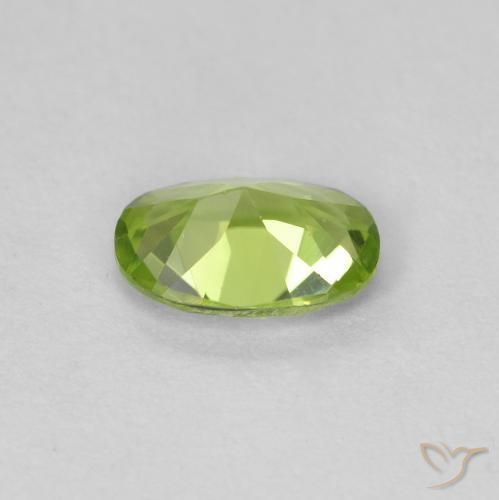 Péridot Vert éclatant naturelle ovale, 0.76 ct, VVS-VS