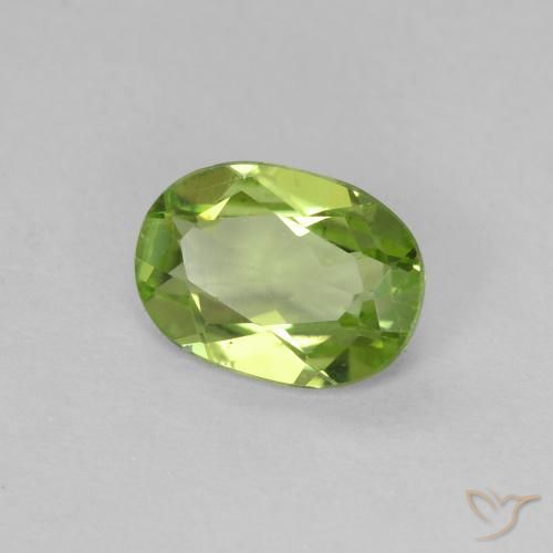 Péridot Vert moyen naturelle ovale, 0.79 ct, VVS-VS