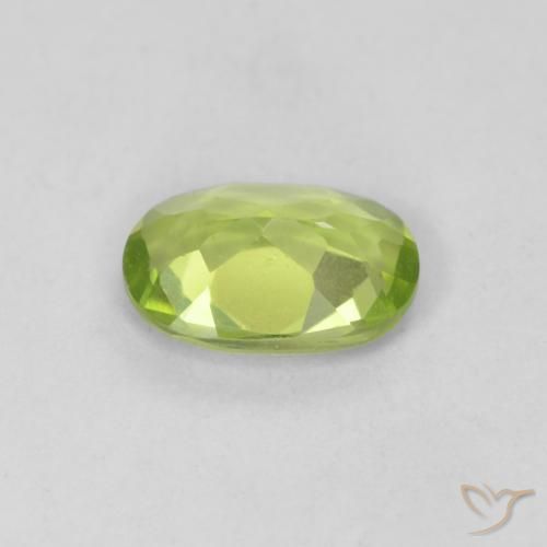 Péridot Vert moyen naturelle ovale, 0.73 ct, VVS