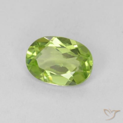 Péridot Vert éclatant naturelle ovale, 0.78 ct, VVS