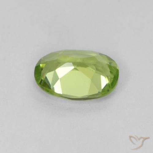Péridot Vert éclatant naturelle ovale, 0.78 ct, VVS