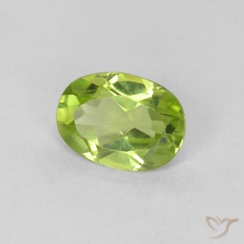 Péridot Vert moyen naturelle ovale, 0.80 ct, VVS