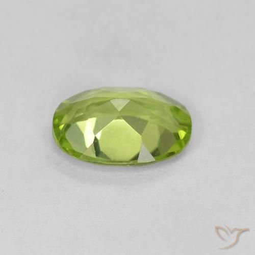 Péridot Vert moyen naturelle ovale, 0.80 ct, VVS