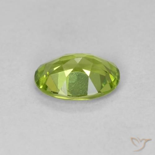 Péridot Vert éclatant naturelle ovale, 0.73 ct, VVS-VS