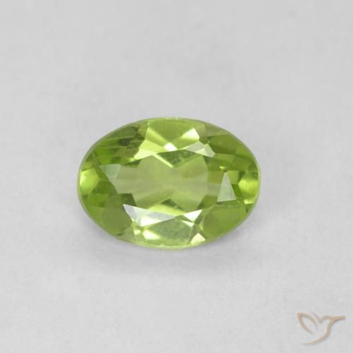 Péridot Vert moyen naturelle ovale, 0.59 ct, VVS