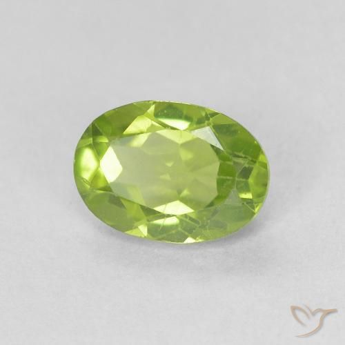 Péridot Vert moyen naturelle ovale, 0.93 ct, VS
