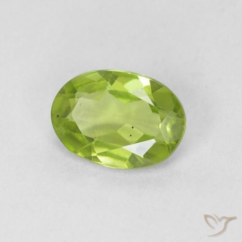 Péridot Vert moyen naturelle ovale, 0.76 ct, VVS-VS