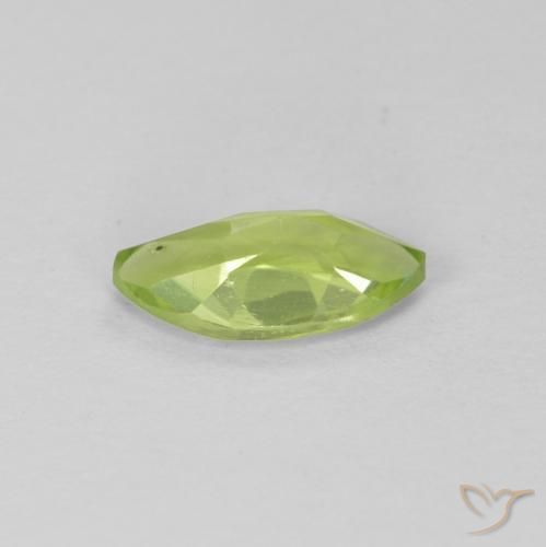 Péridot Vert moyen naturelle Marquise, 0.66 ct, VS
