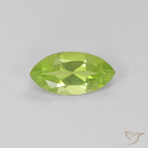 Péridot Vert moyen naturelle Marquise, 0.68 ct, VS
