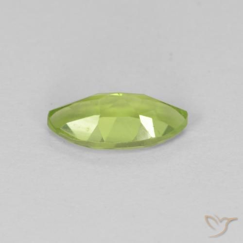 Péridot Vert moyen naturelle Marquise, 0.68 ct, VS