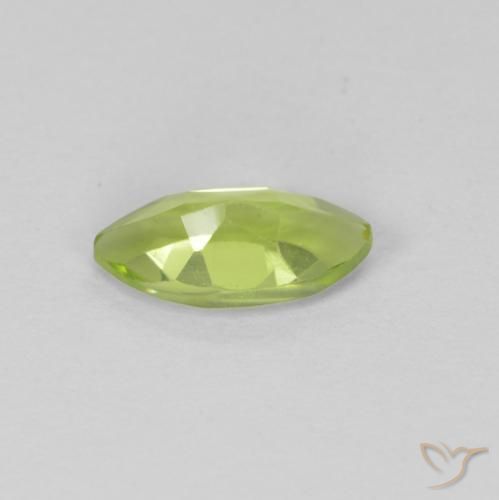 Péridot Vert moyen naturelle Marquise, 0.64 ct, VS