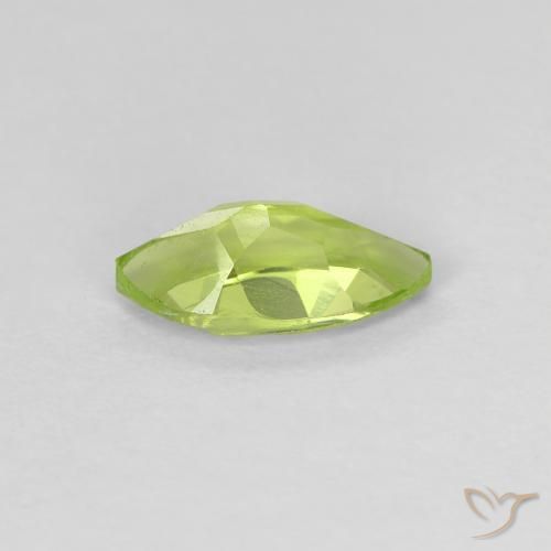 Péridot Vert moyen naturelle Marquise, 0.67 ct, VVS-VS