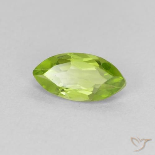 Péridot Vert moyen naturelle Marquise, 0.68 ct, VVS-VS