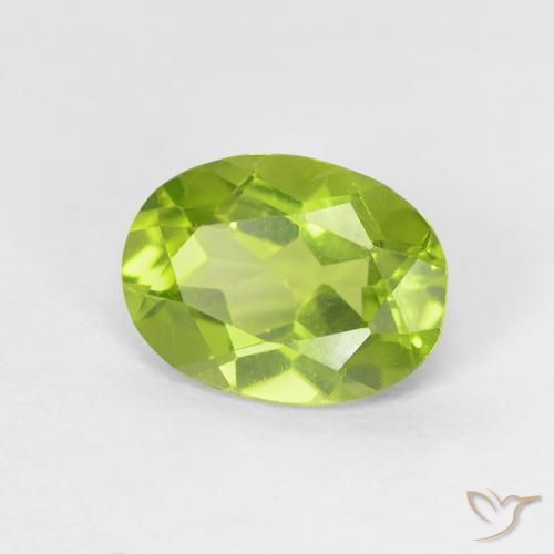Péridot Vert moyen naturelle ovale, 1.21 ct, VVS-VS