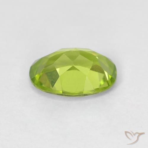 Péridot Vert moyen naturelle ovale, 1.21 ct, VVS-VS