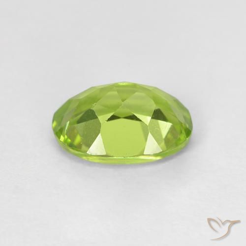 Péridot Vert clair naturelle ovale, 1.21 ct, VVS-VS