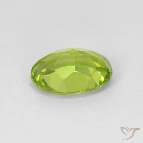 Péridot Vert clair naturelle ovale, 1.10 ct, VVS-VS