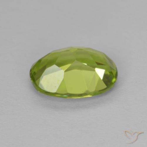 Péridot Vert éclatant naturelle ovale, 1.32 ct, VVS-VS