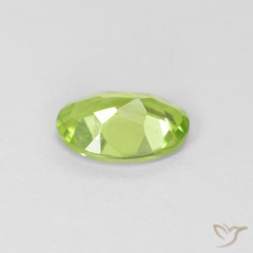 Péridot Vert éclatant naturelle ovale, 0.76 ct, VS
