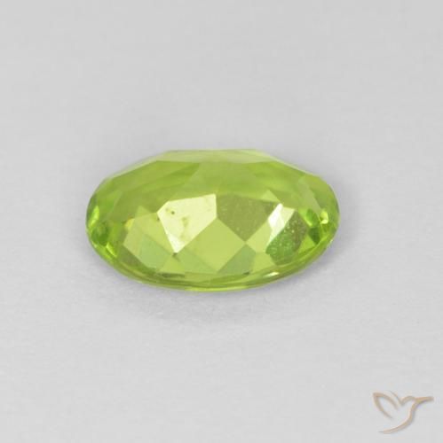 Péridot Vert moyen naturelle ovale, 1.02 ct, VS