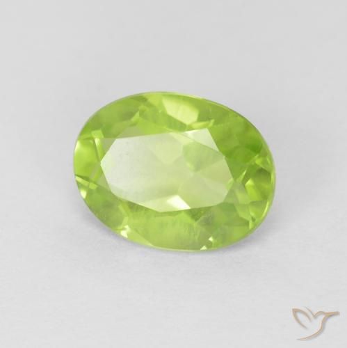 Péridot Vert éclatant naturelle ovale, 1.30 ct, VS