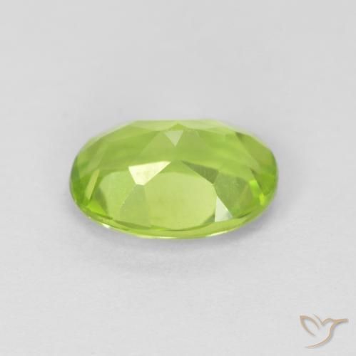 Péridot Vert éclatant naturelle ovale, 1.30 ct, VS