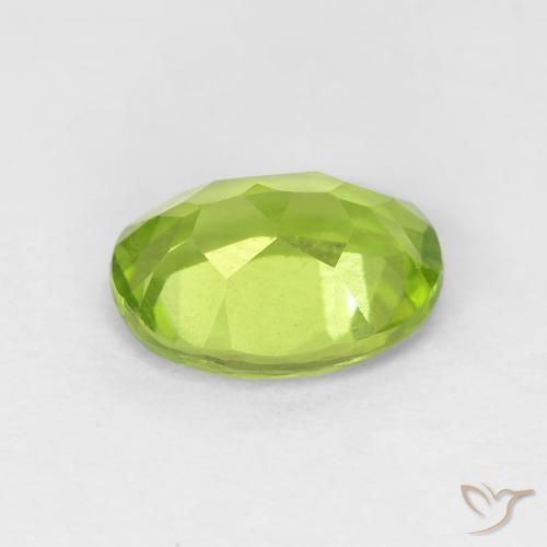 Péridot Vert jaunâtre naturelle ovale, 1.38 ct, VVS-VS