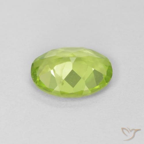 Péridot Vert moyen naturelle ovale, 1.02 ct, VS