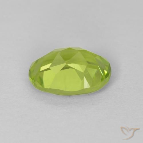 Péridot Vert moyen naturelle ovale, 1.30 ct, VS