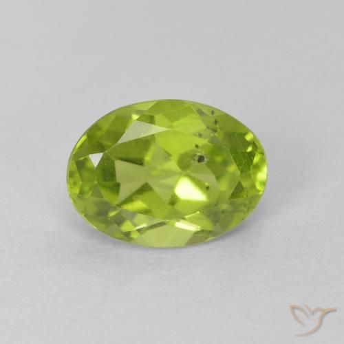 Péridot Vert moyen naturelle ovale, 1.36 ct, VS