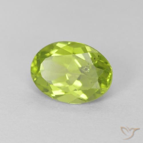 Péridot Vert moyen naturelle ovale, 1.36 ct, VS
