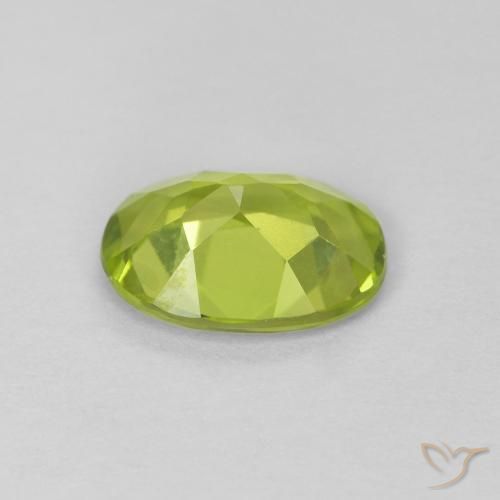 Péridot Vert éclatant naturelle ovale, 1.08 ct, VS