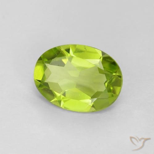 Péridot Vert moyen naturelle ovale, 1.05 ct, VVS-VS