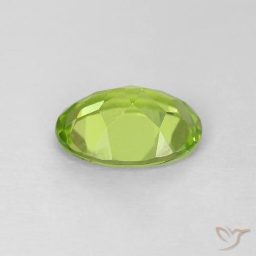 Péridot Vert moyen naturelle ovale, 1.10 ct, VVS-VS