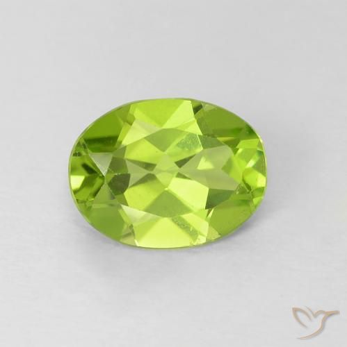Péridot Vert moyen naturelle Coupe ovale, 1.09 ct, VVS-VS